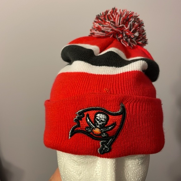 NFL Team Apparel Tampa Bay Buccaneers Knit Beanie Hat with Pom Pom Striped OS - Picture 1 of 12